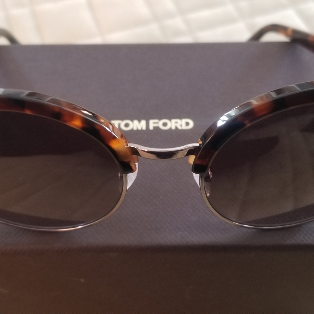 Tom Ford Alissa - Picture 3 of 5
